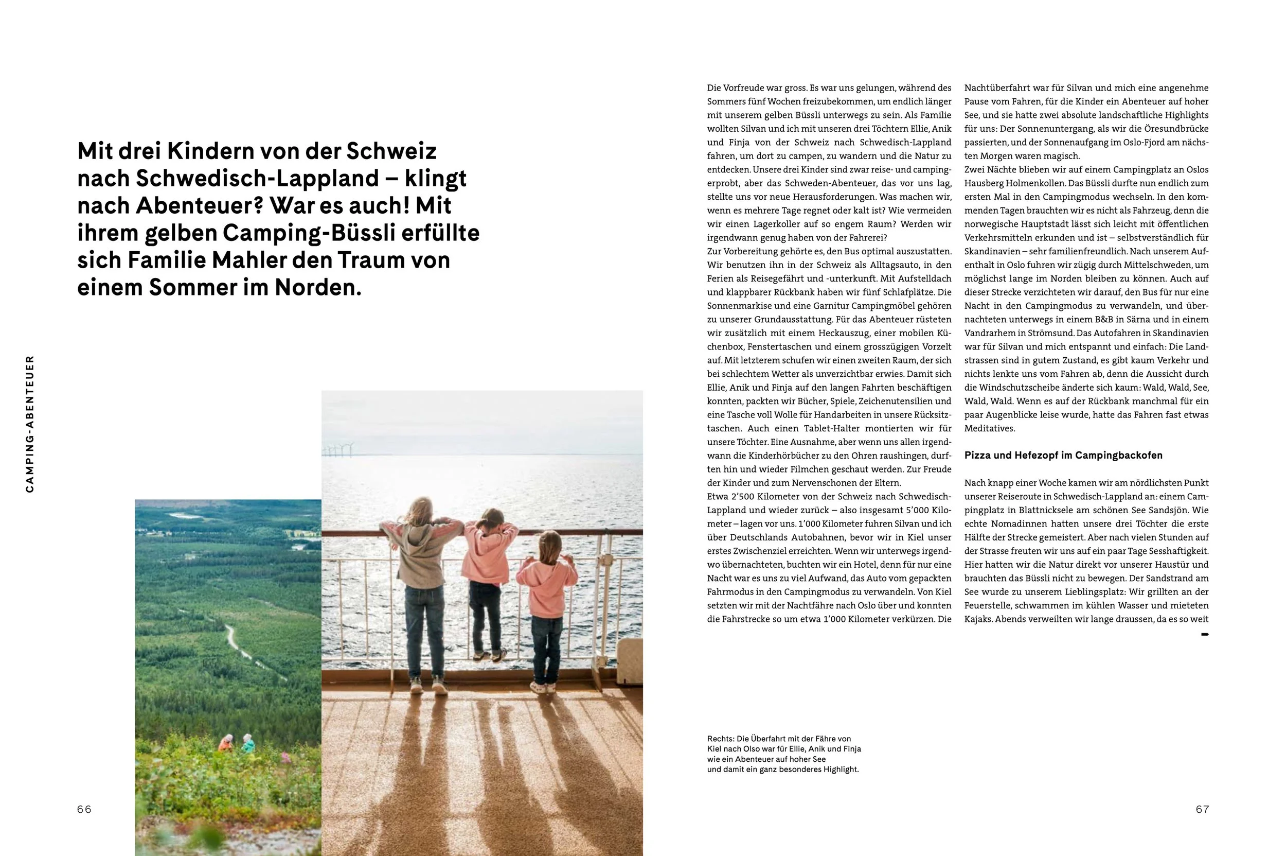 Drei Kinder stehen auf einer Fähre mit Blick auf den Ozean, die Kinder sind nach hinten gewandt, mit Blick auf die Wasser und den Himmel, während sie die Aussicht genießen.
